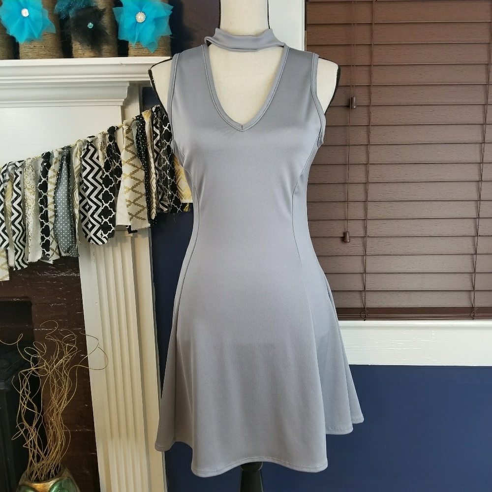 ⬇️FINAL PRICE Stretchy choker neck gray dress - Picture 1 of 5